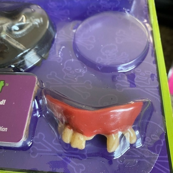 ADULT PIRATE Accessories Kit Costumes: eye patch, bandana, beard, teeth - Picture 4 of 9